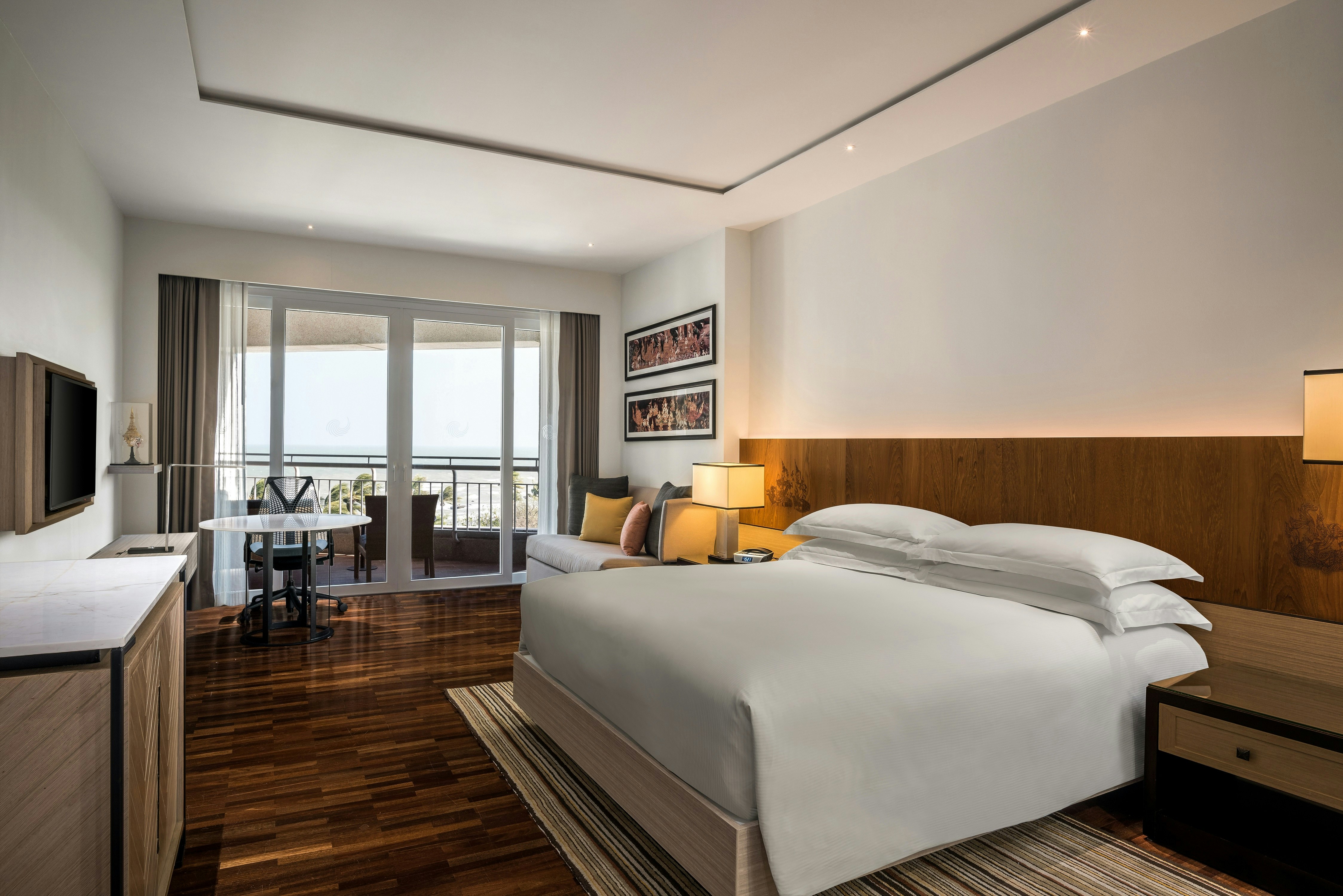 EXECUTIVE, KING BED, OCEAN VIEW