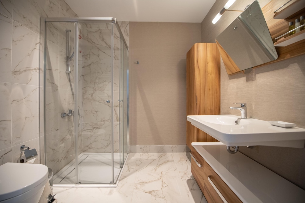 Antwell Suites 55/55