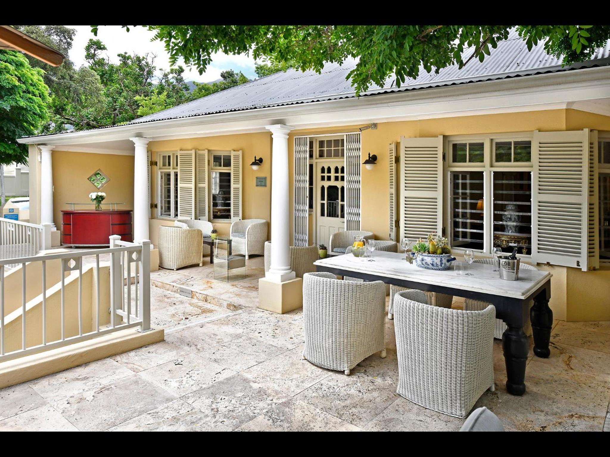 Auberge Daniella 4/85
