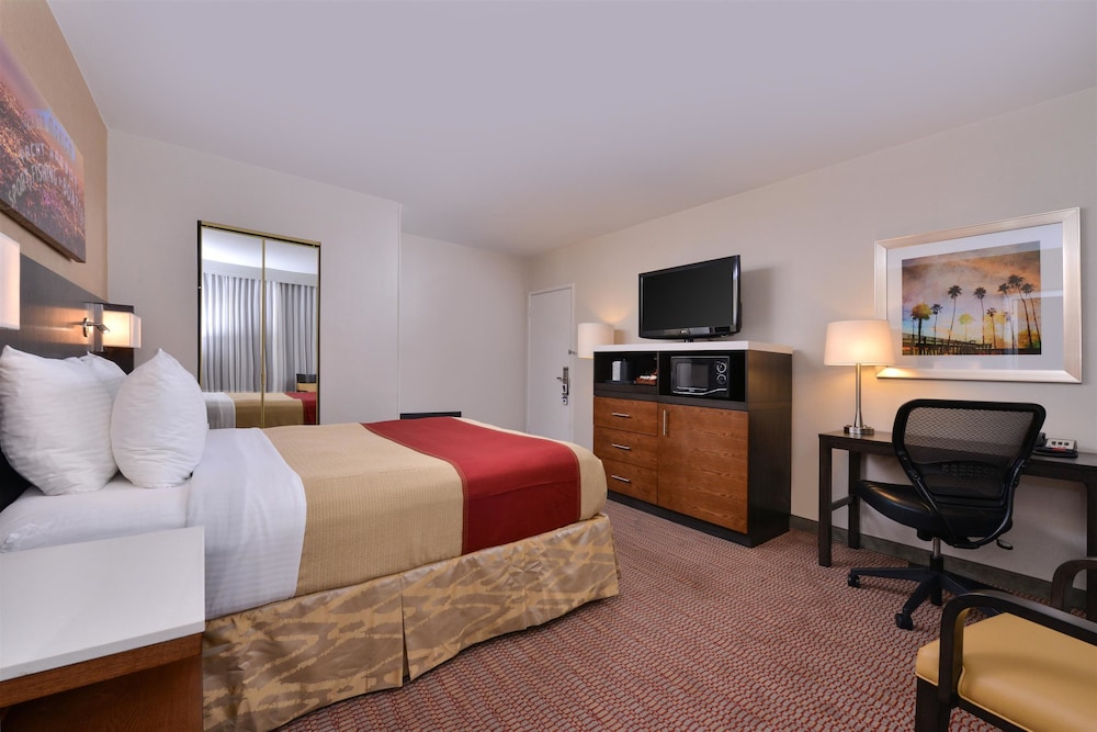 Best Western Royal Palace Inn & Suites 19/46