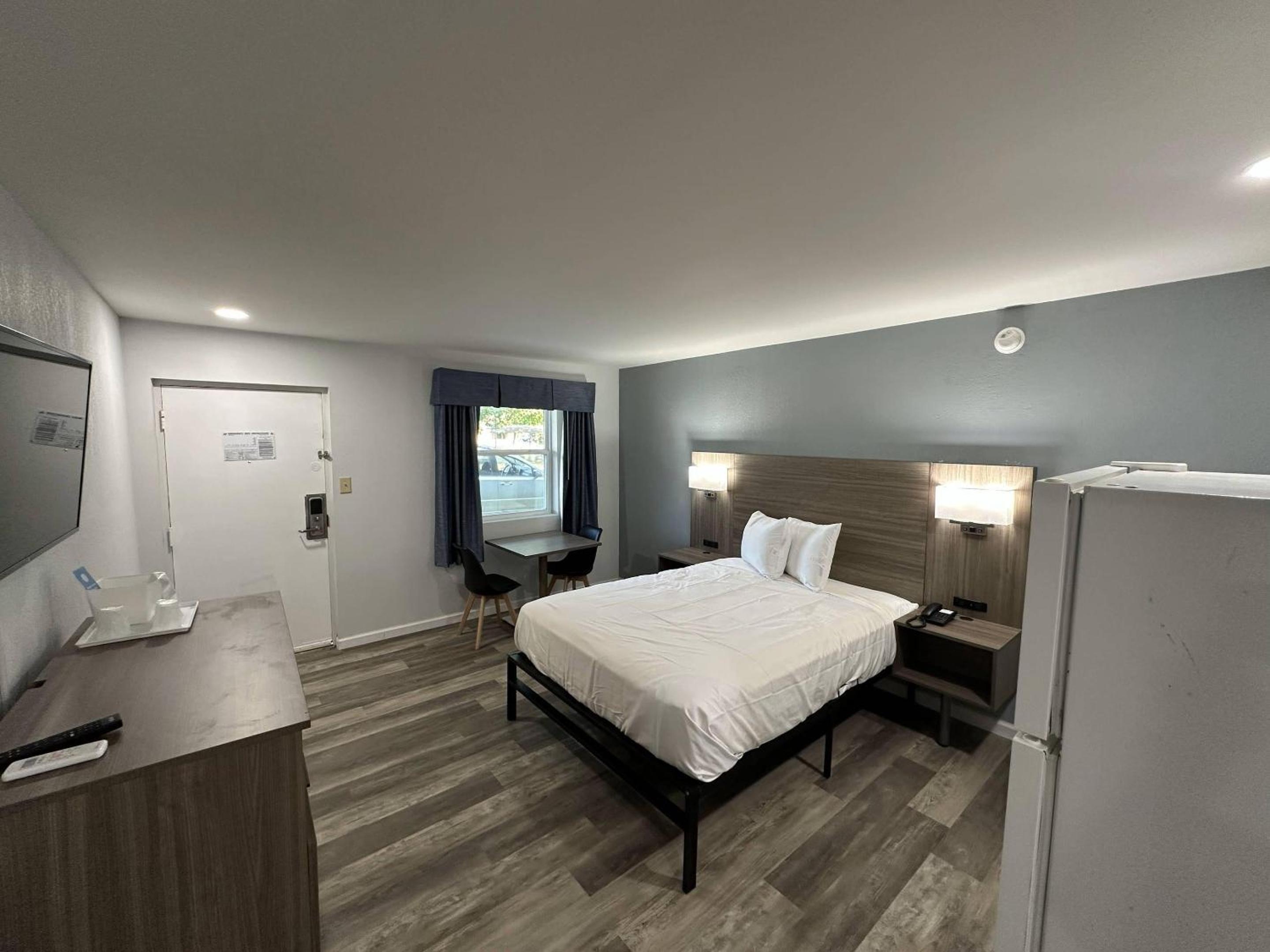 Suburban Studios Newport News - Hampton 25/49