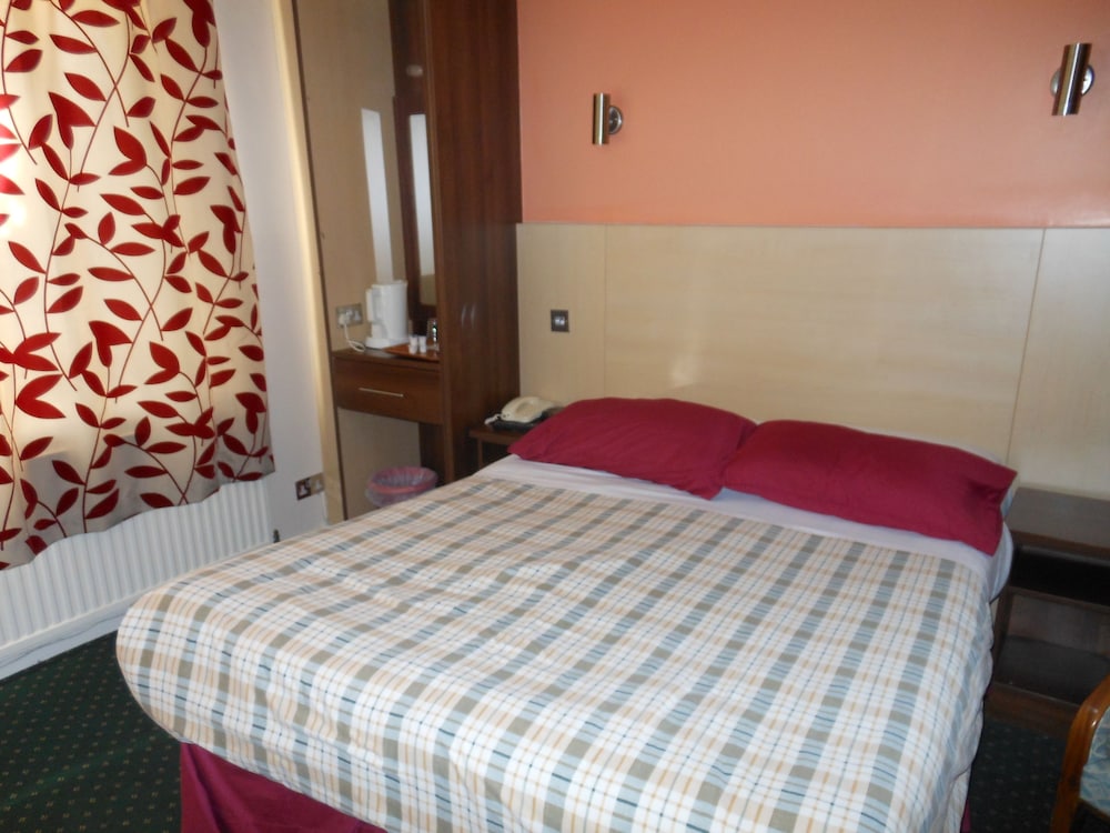 Gatwick Whitehouse Hotel 19/63