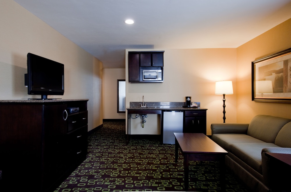 Holiday Inn Express Hotel And Suites Woodland Hills 42/52
