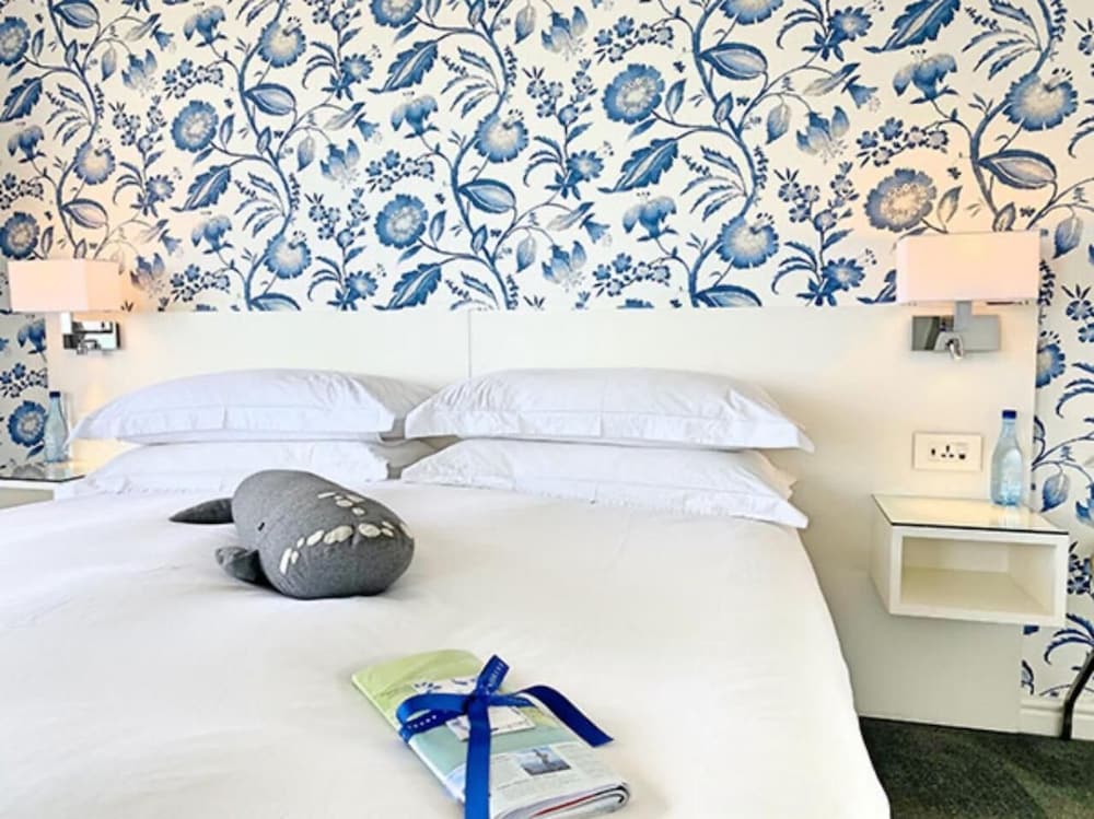 One Marine Drive Boutique Hotel 35/73