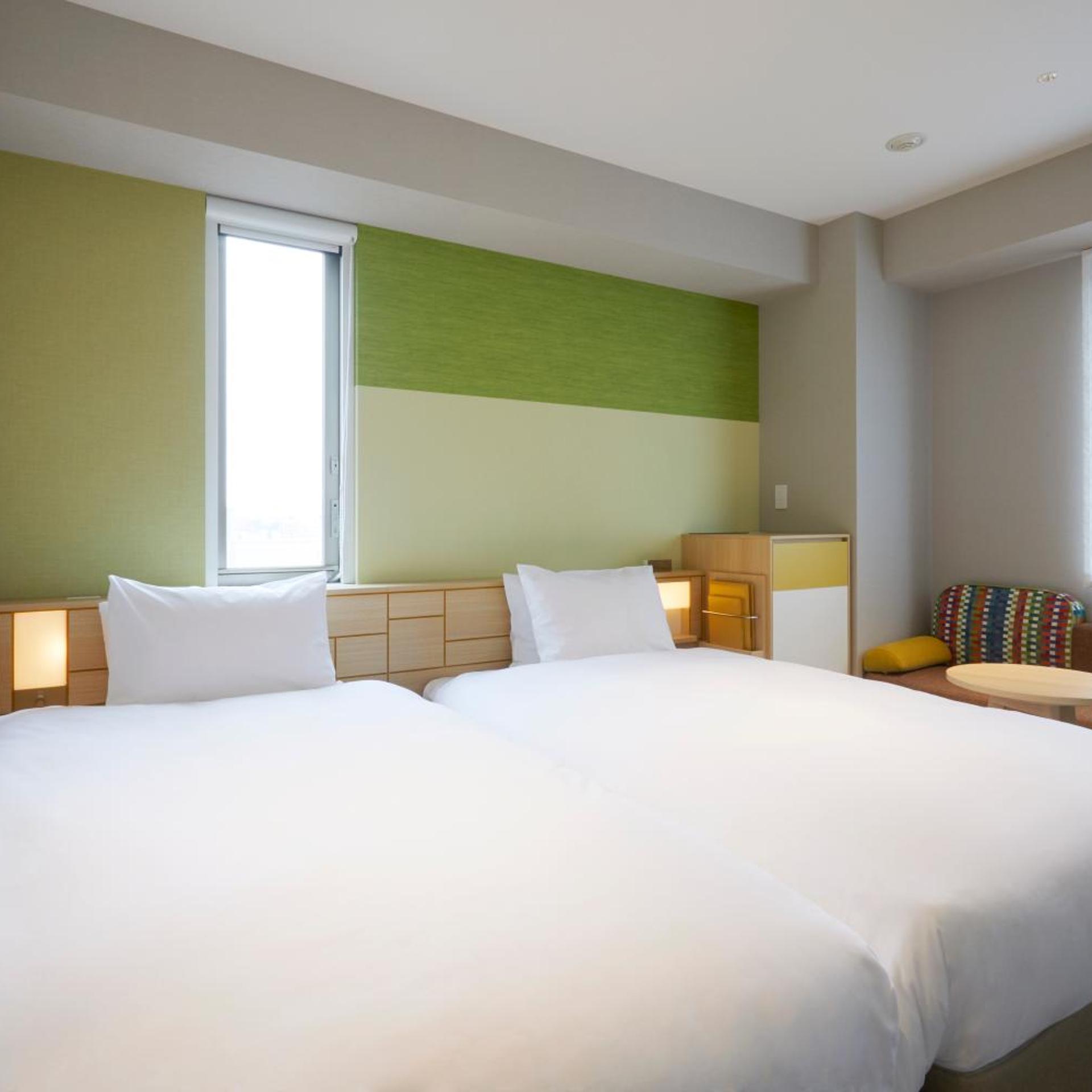 Hollywood, Twin Beds, Lounge Access