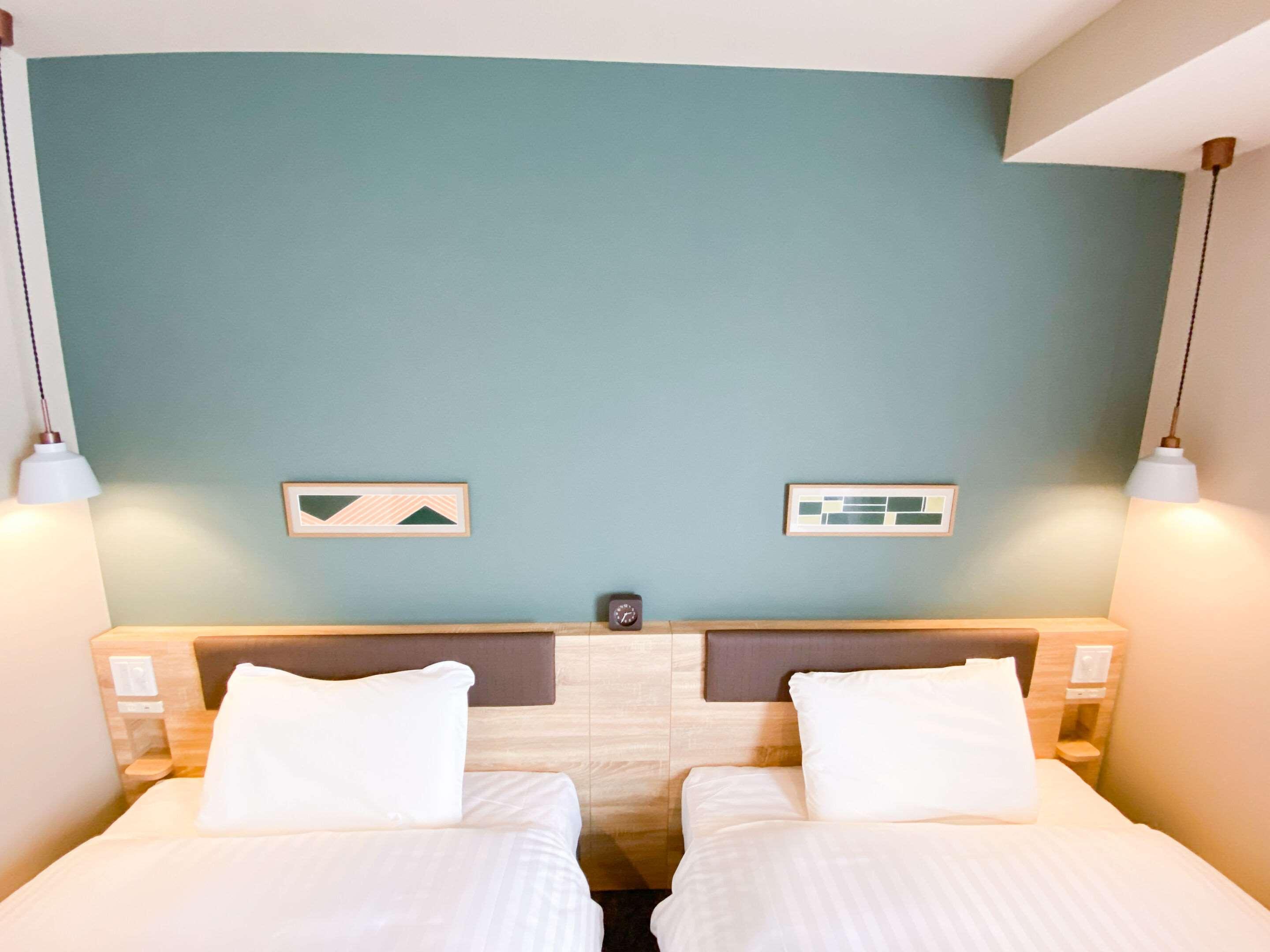 ROOM, TWIN BEDS