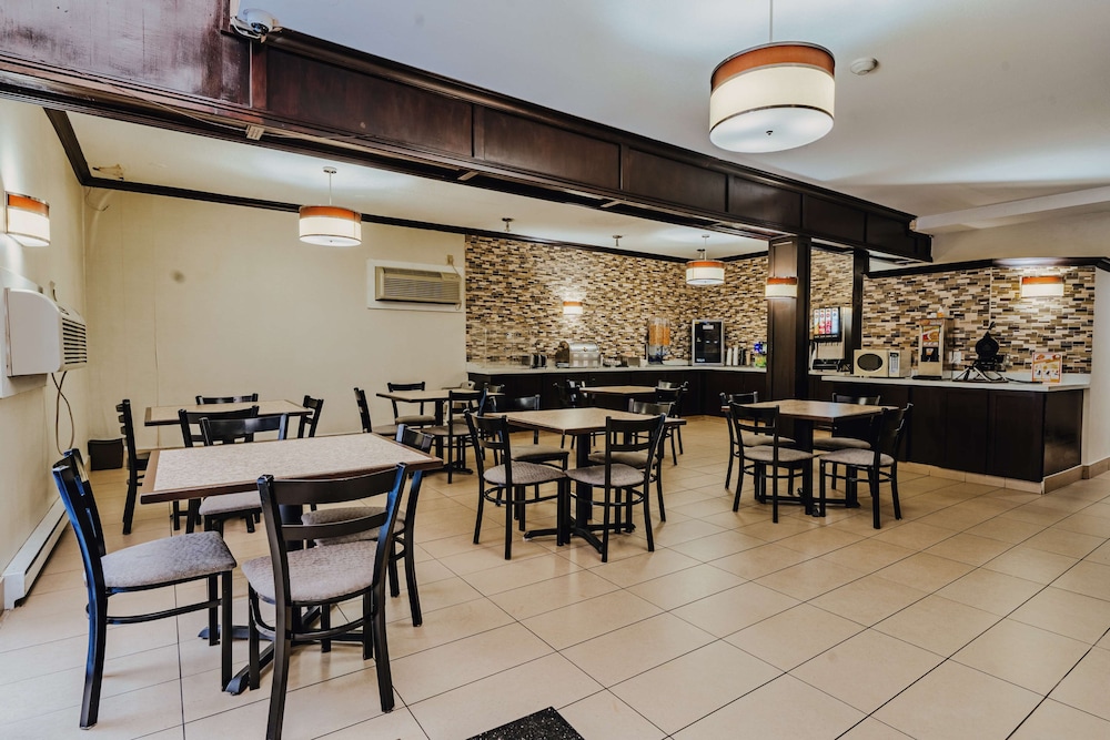 SureStay Plus by Best Western Coquitlam 34/50