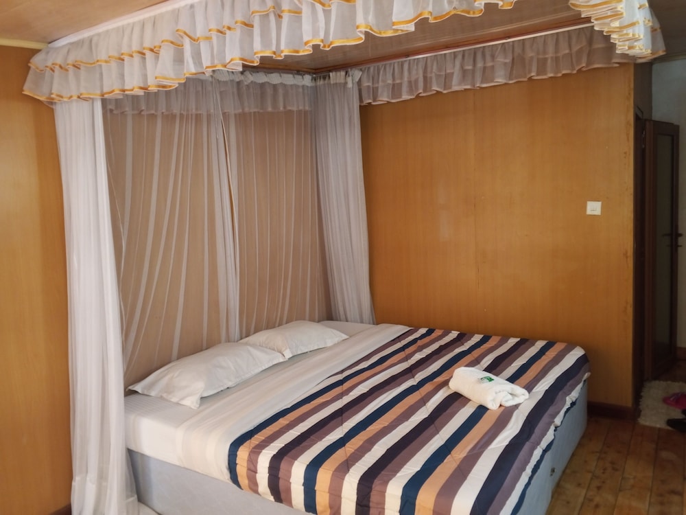DELUXE, DOUBLE BED