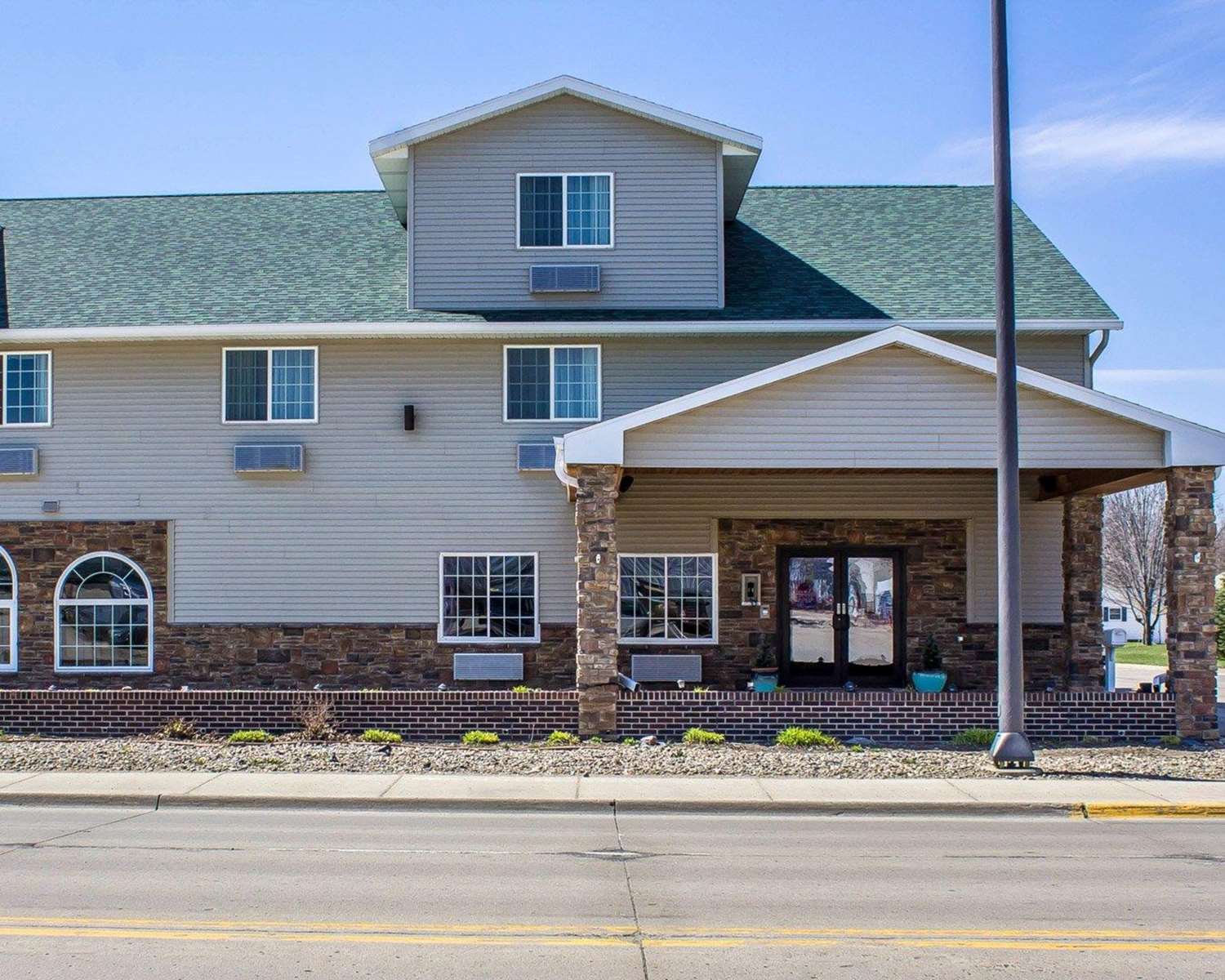Rodeway Inn & Suites near Okoboji Lake 2/35