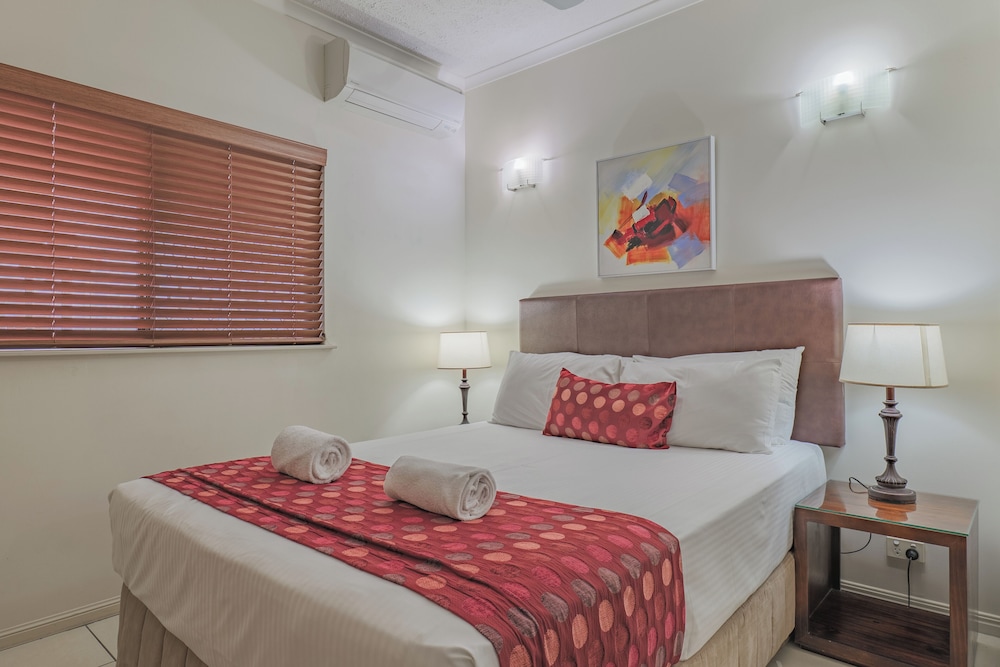 2 Bedrooms, Deluxe, King and Queen Bed