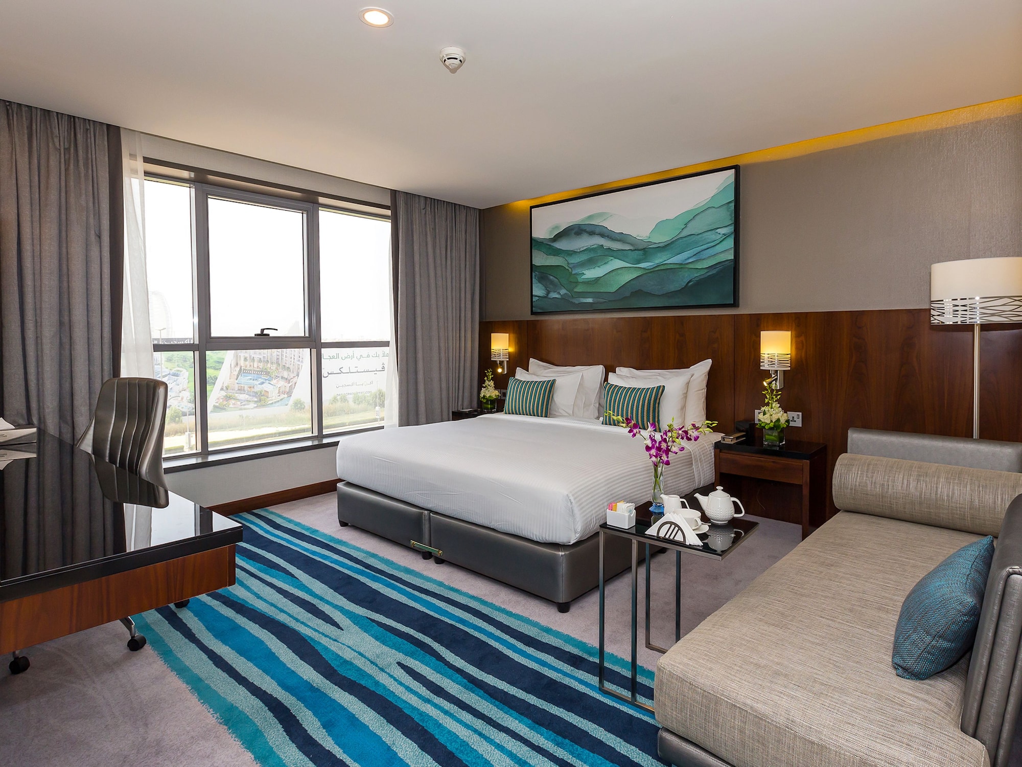 EXECUTIVE, SUITE