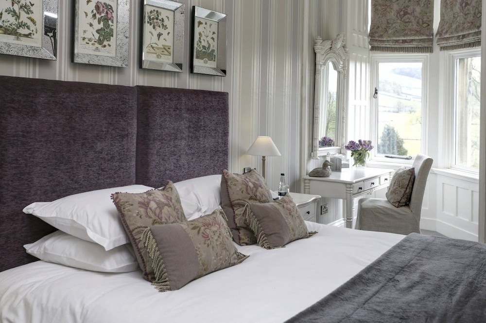 Falcon Manor Hotel 33/49