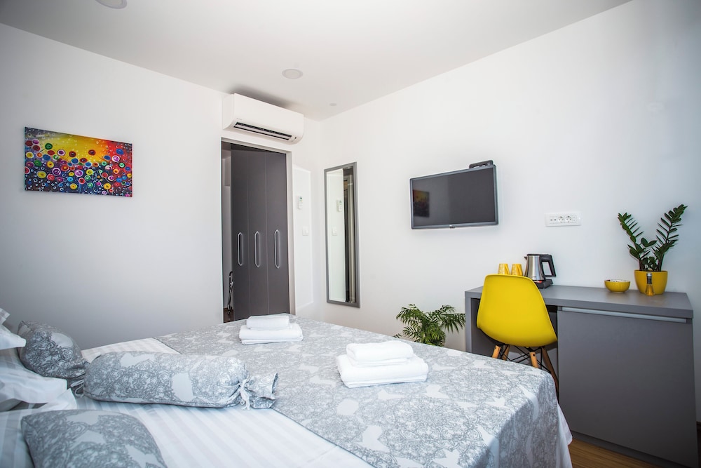 Hotel Royal Suites 38/73
