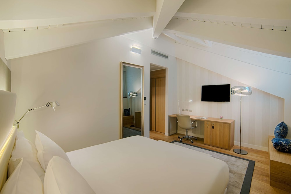 Premium, Terrace