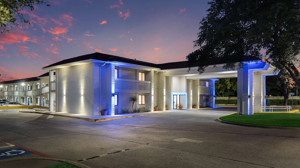 Motel6 Addison, TX - Dallas 50/56