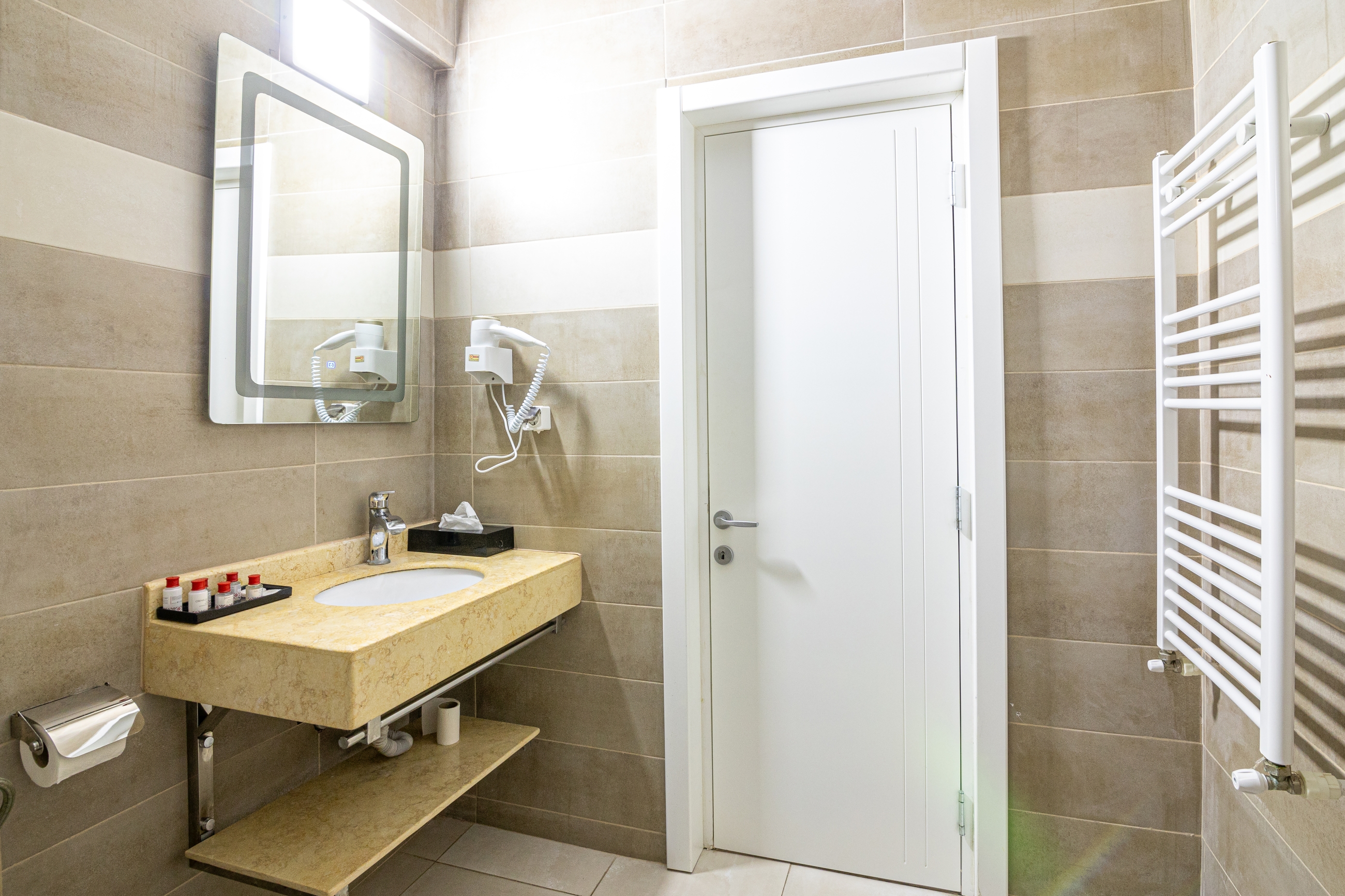 استوديو بسرير كينج بشرفة، Miramare Residence 10/10