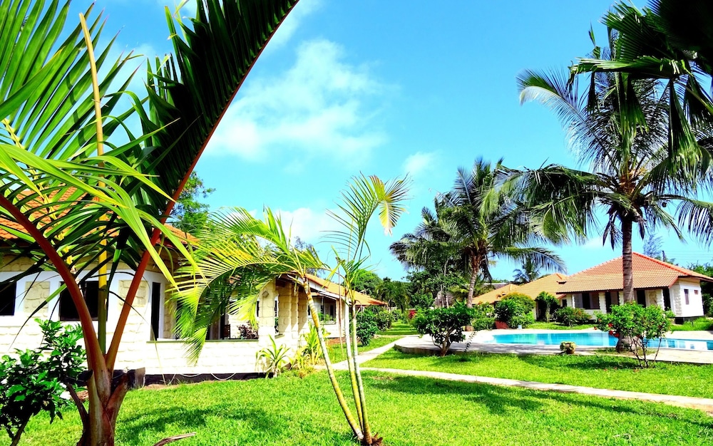 Doric Cottages Diani 35/50