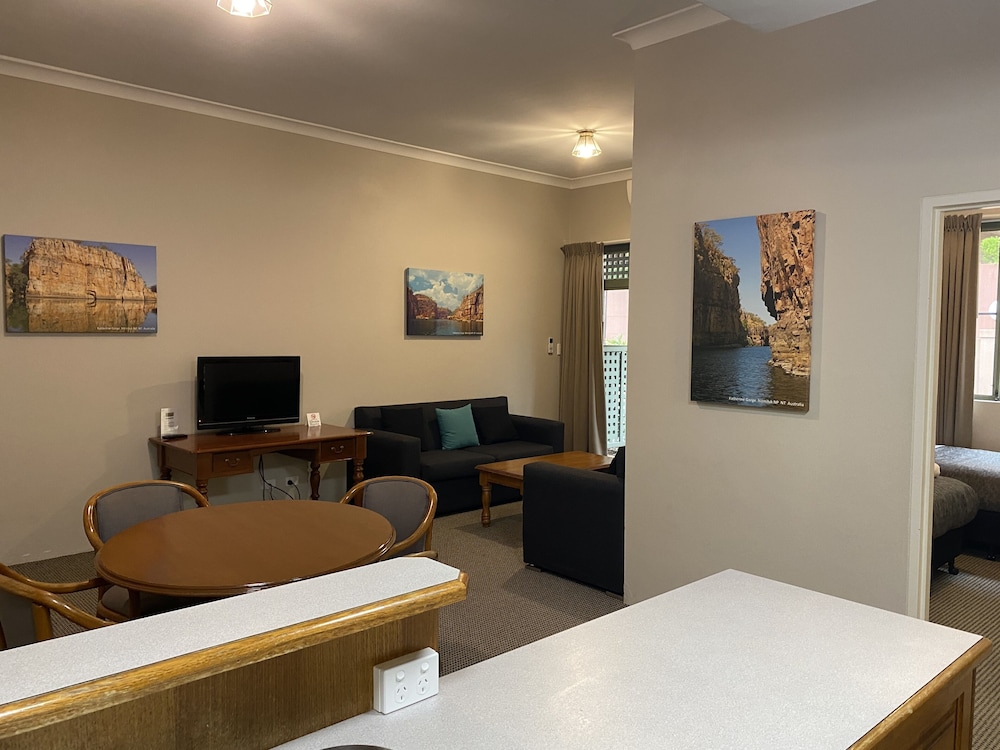 Belmore All-Suite Hotel 39/54