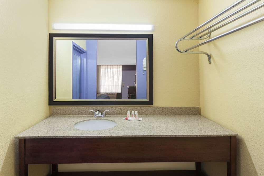 Days Inn By Wyndham Uvalde 16/16