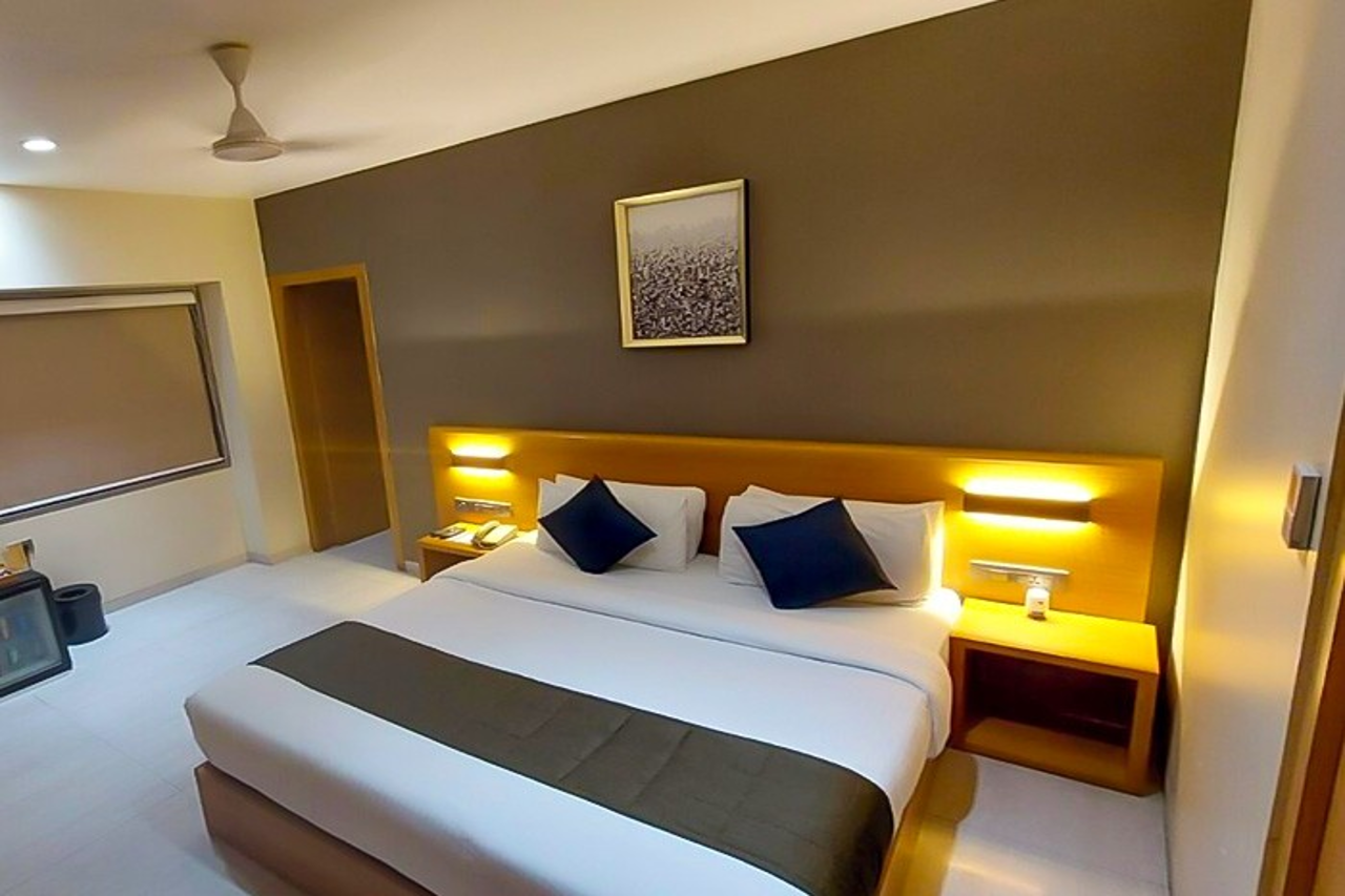 Hotel Suba Elite Vadodara 11/18
