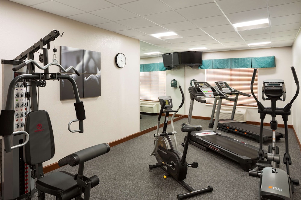 Country Inn & Suites By Radisson Grand Rapids Airport Mi 22/40