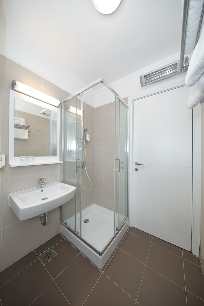Sunnyside Apartments Petrcane 48/50