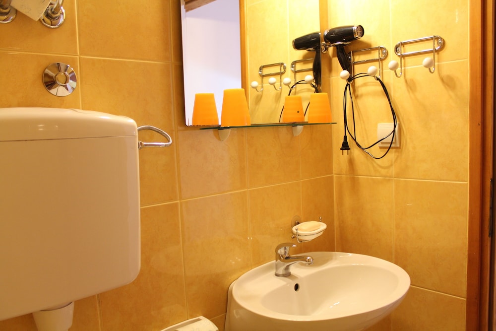 Guest House Tomanovic 37/43