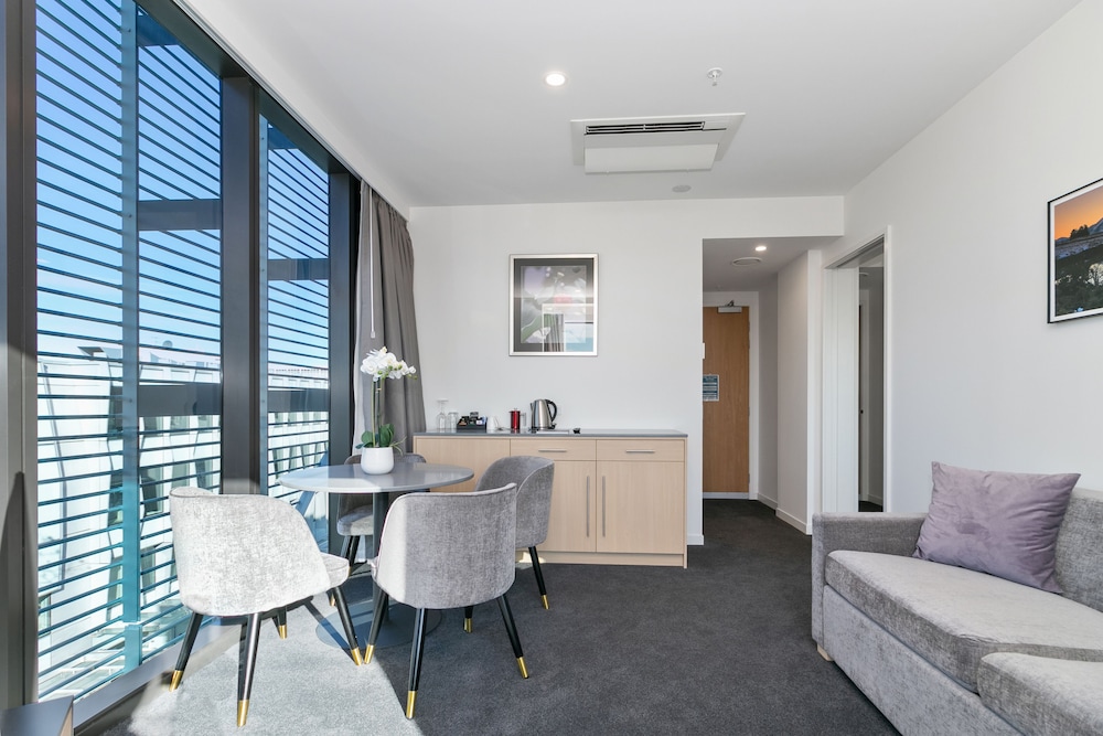 Christchurch City Hotel 25/35