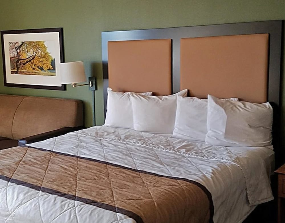 Studio 6 Extended Stay Milwaukee Brookfield WI 19/70