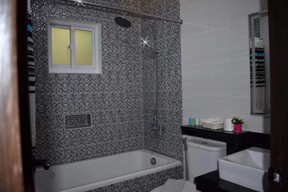 Jo Carter's Hotel & Suites 13/60