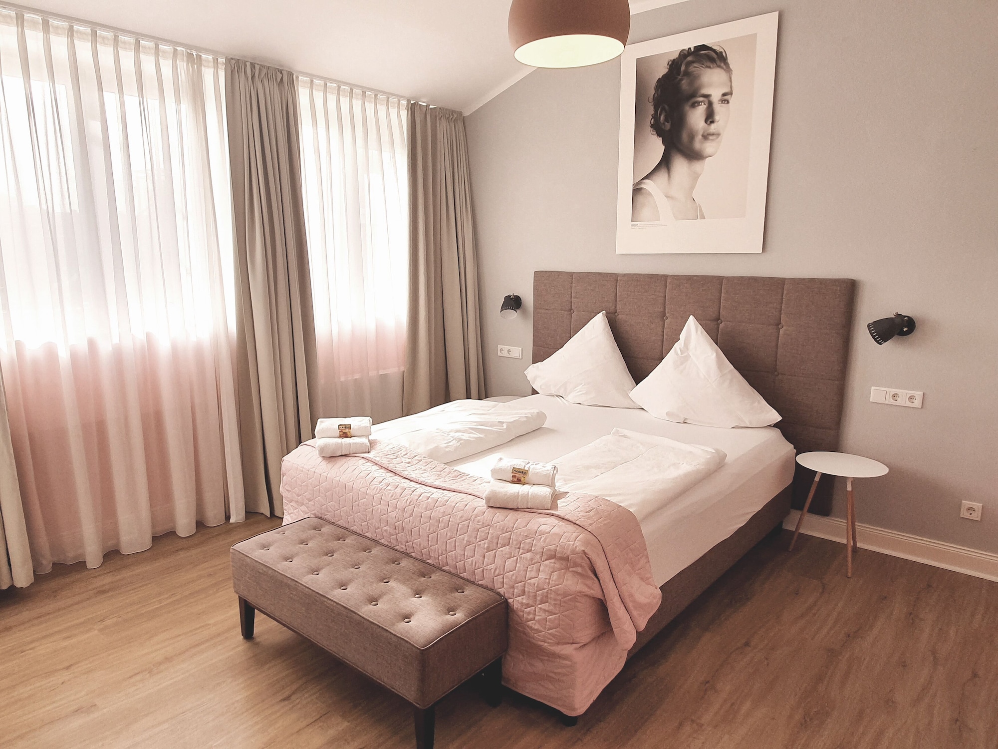 DELUXE, DOUBLE BED