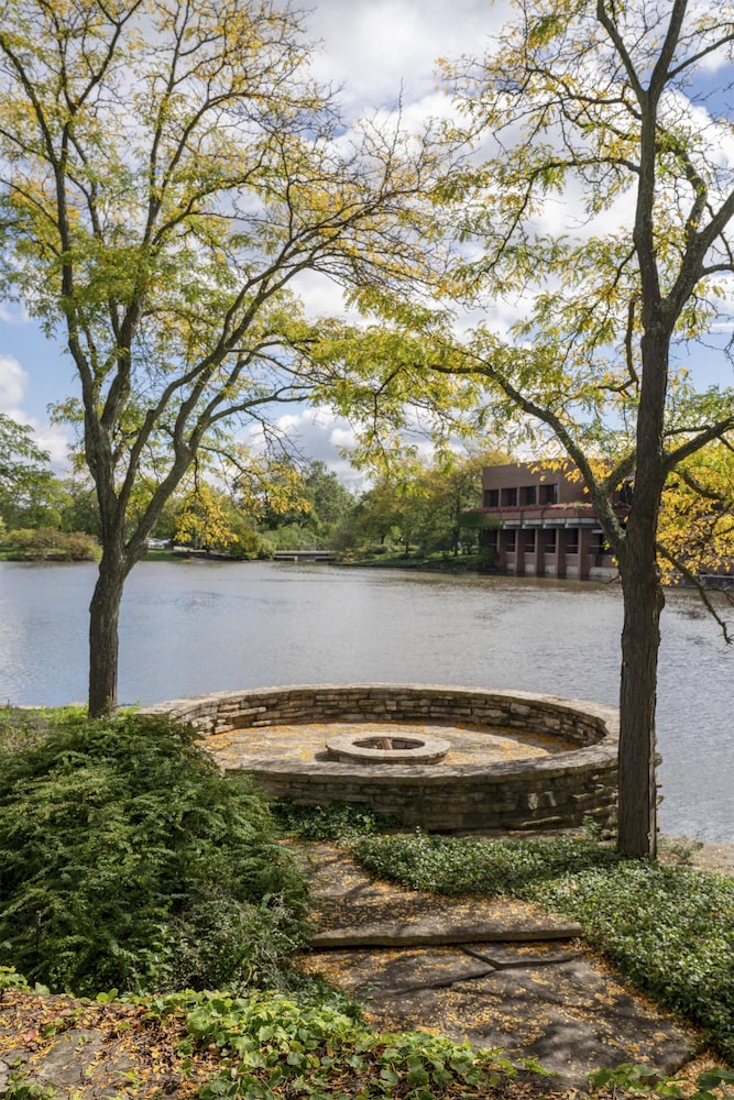 Hyatt Lodge Oak Brook Chicago 67/71