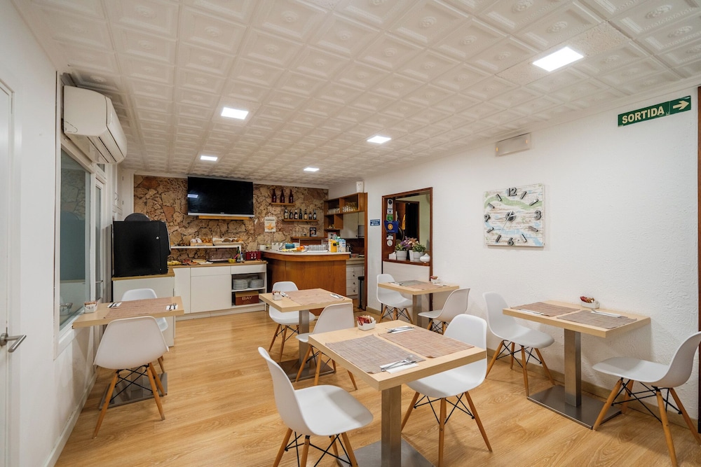 Hostal Menurka 36/50