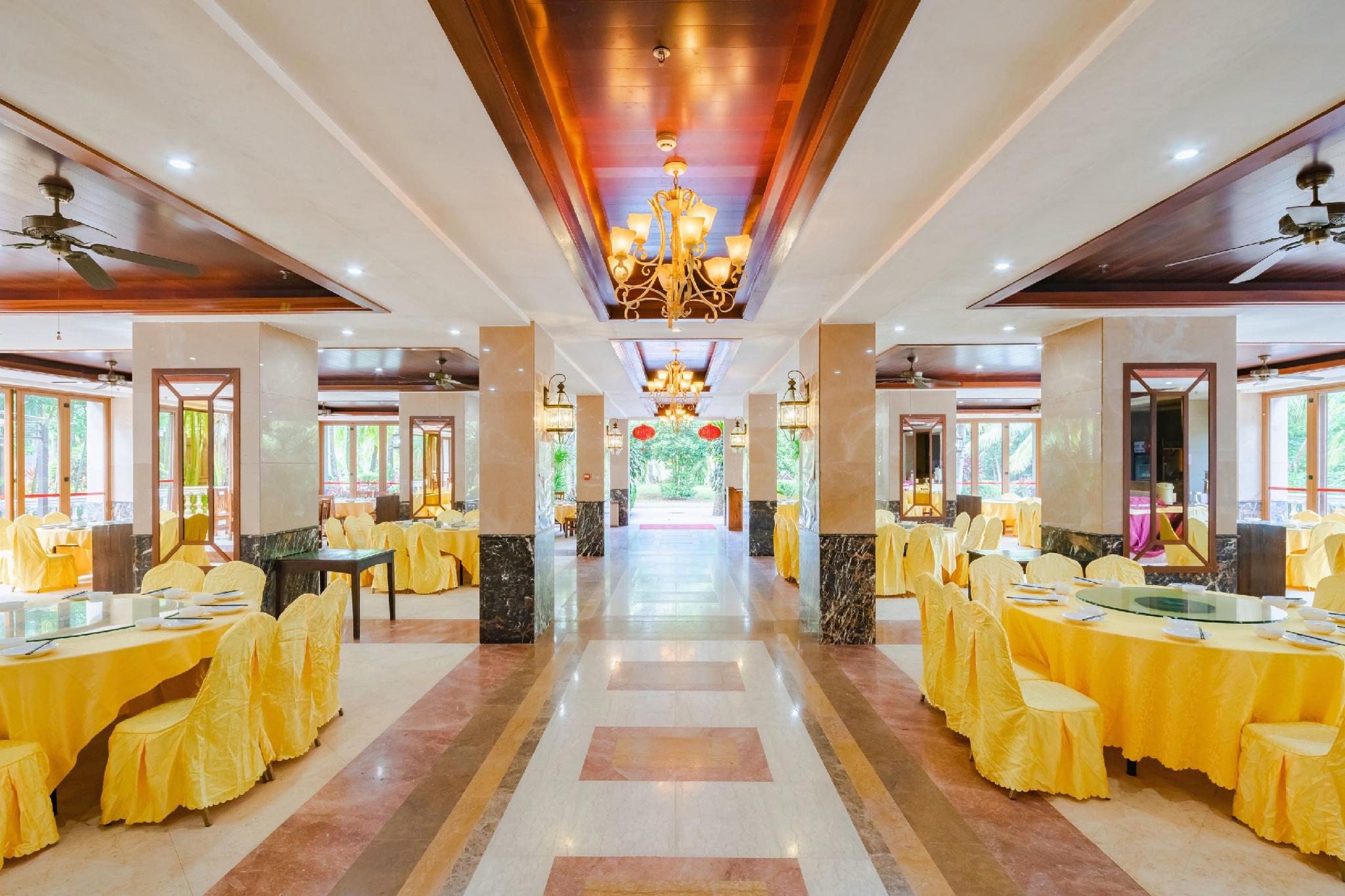 Xinglong Old Banyan Hotel 4/19