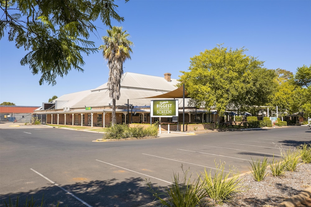 Macquarie Inn 56/66