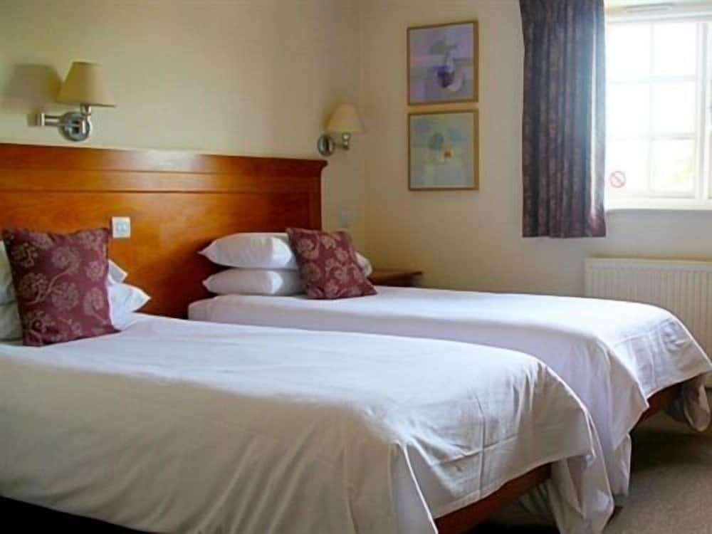 ROOM, TWIN BEDS