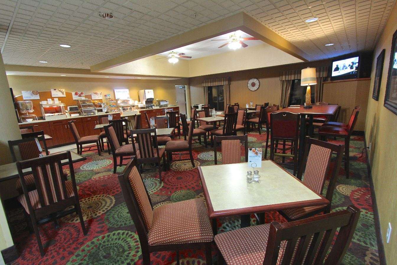 Baymont Inn and Suites Findlay 5/7