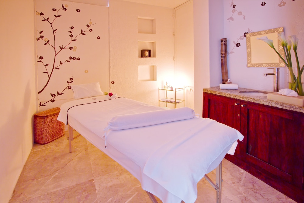 Doña Urraca Hotel &amp; Spa 24/67