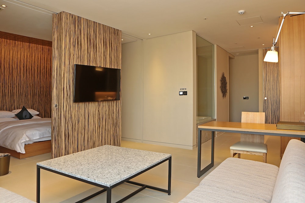 Hotel The Designers Hongdae 51/80