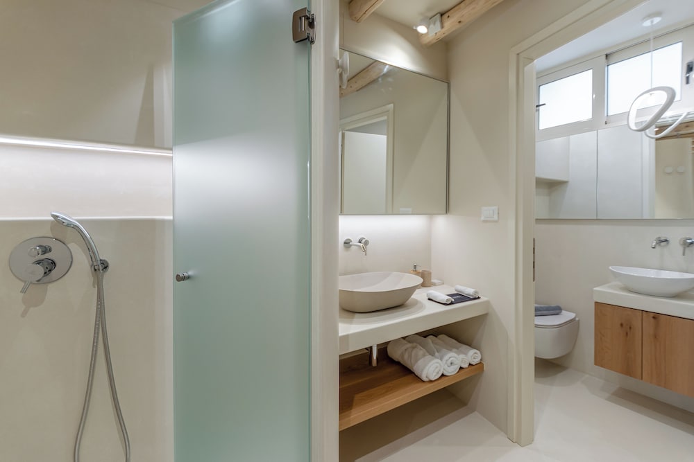 Semi Basement, Deluxe, Apartment, Double Bed، Antony Suites 10/10