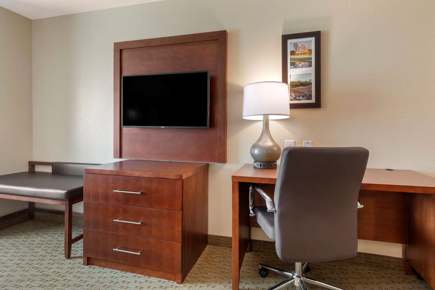 Comfort Inn & Suites Euless DFW West 42/45