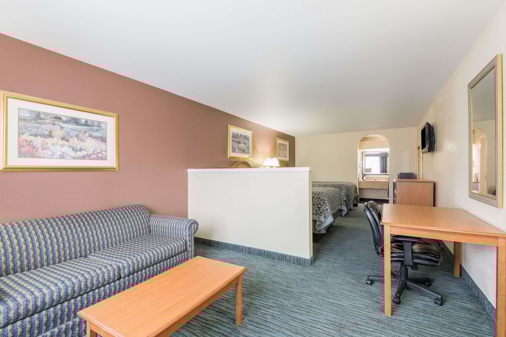 Days Inn by Wyndham New Braunfels 25/33