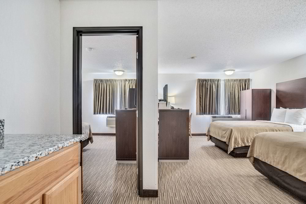 Everspring Inn Suites Hill City 30/61
