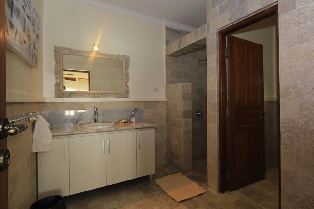 POINCIANA RESORT 37/75