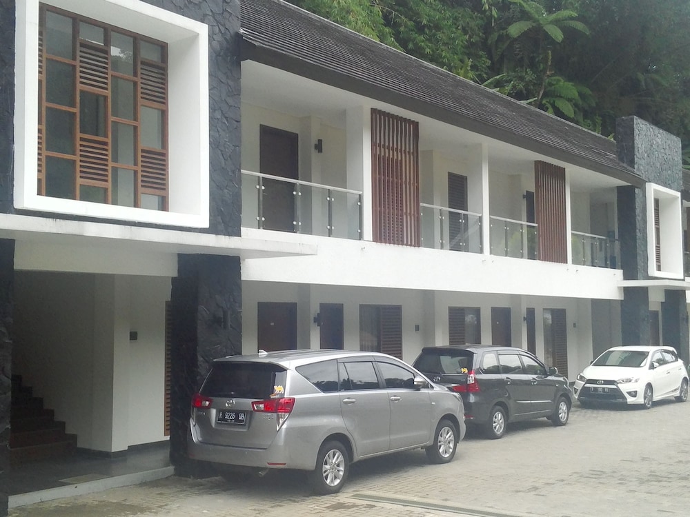 Zuri Resort Cipanas 15/24