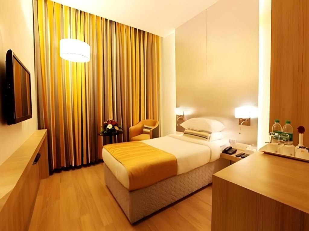 Mumbai Metro - The Executive Hotel 6/42
