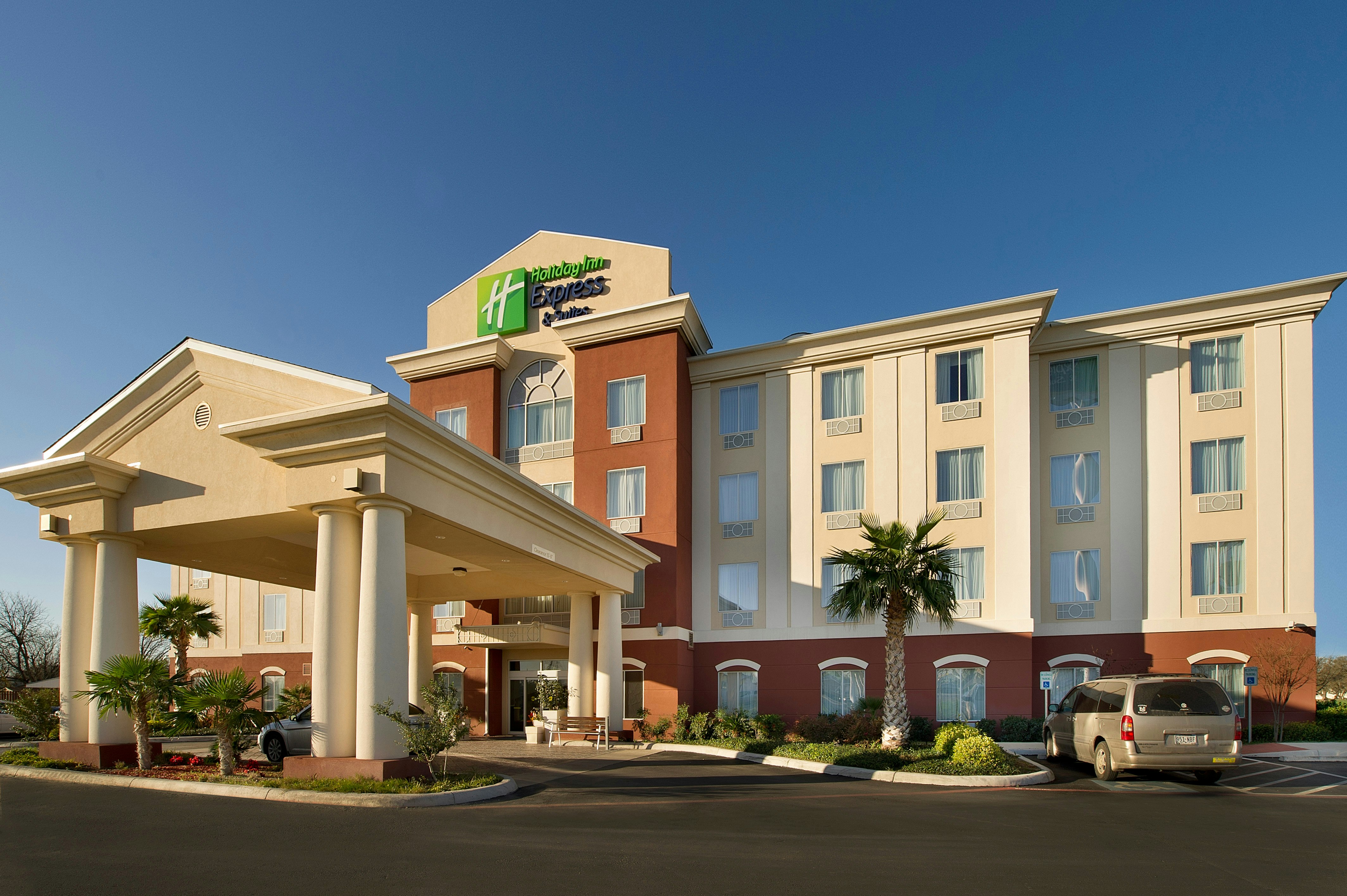 Holiday Inn Express Hotel Suites Uvalde 55/55