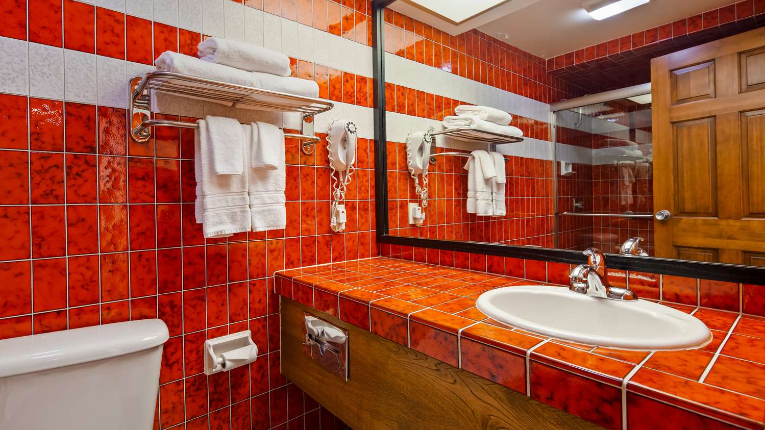 غرفة بسريرين كوين بشرفة، Best Western Pine Tree Motel 3/3