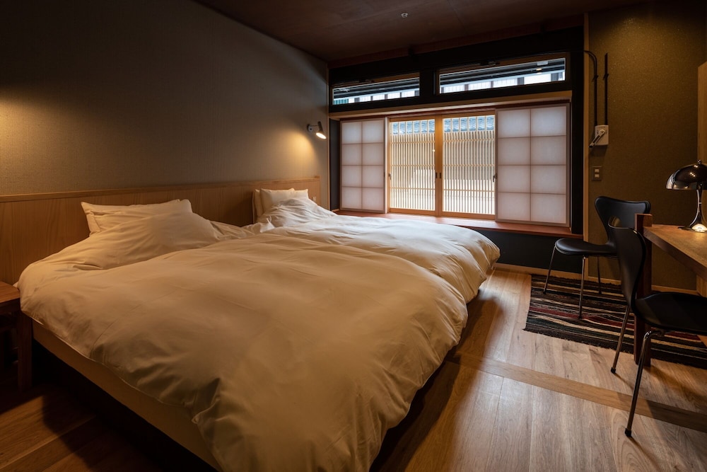 Standard, Twin Beds