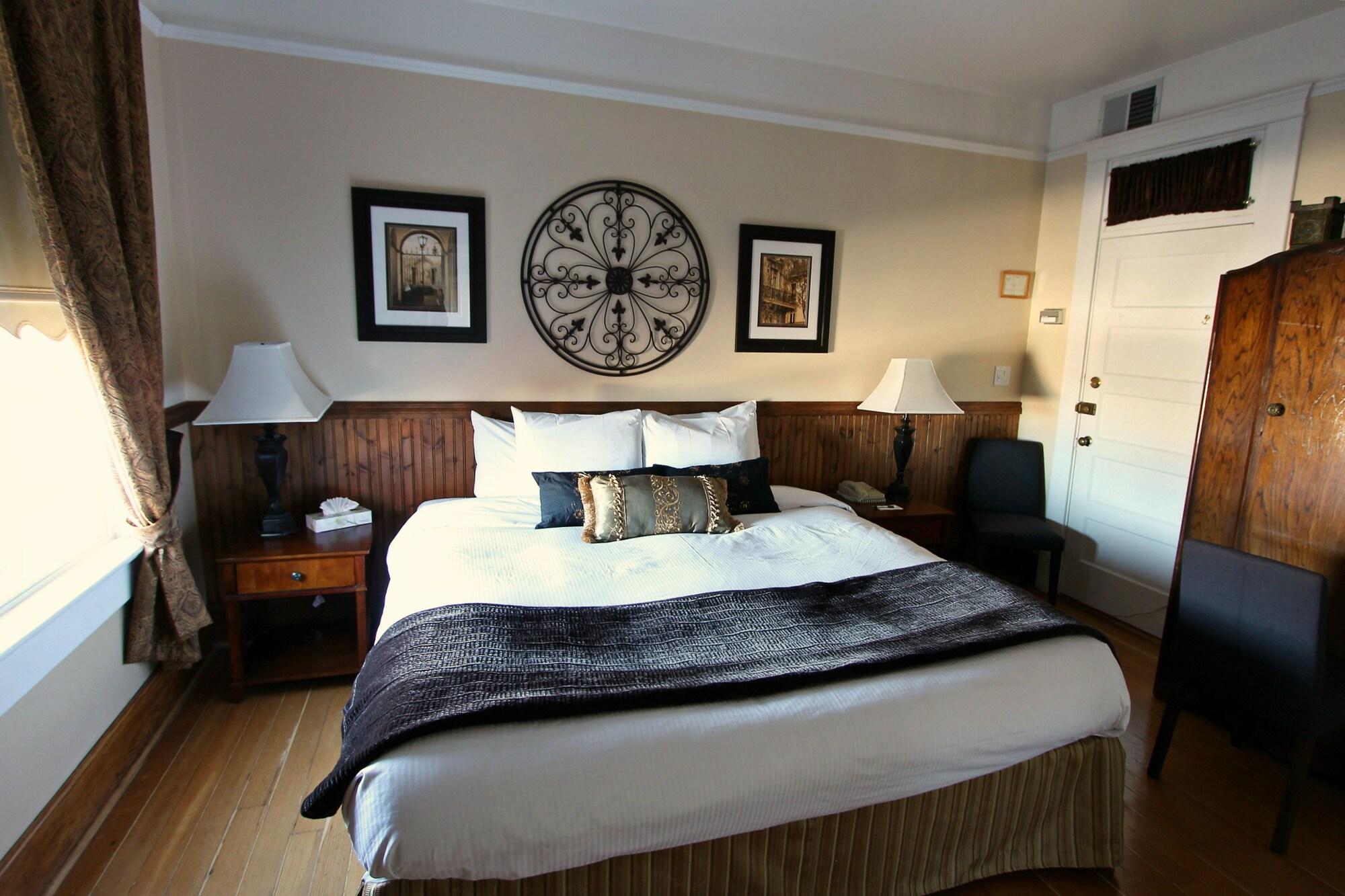 Royal Hotel 17/50